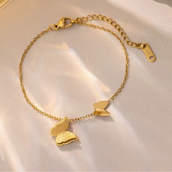 Chic Gold Butterfly Chain Bracelet - Picture 5 of 7